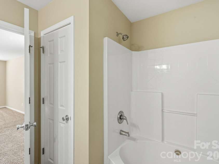 9237 Seamill Road, Charlotte, NC 28278.  MLS# CAR4402343, YatesRealty ID 36882. 