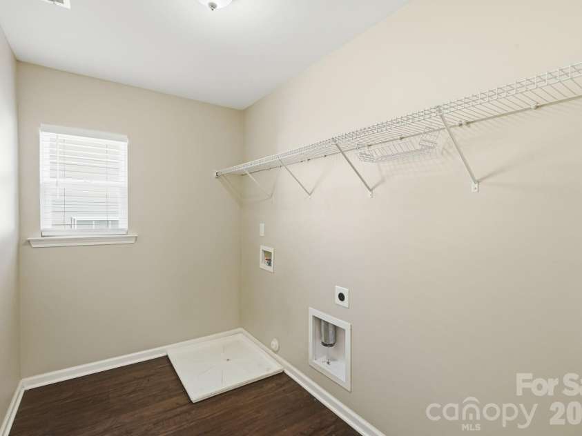 9237 Seamill Road, Charlotte, NC 28278.  MLS# CAR4402343, YatesRealty ID 36882. 