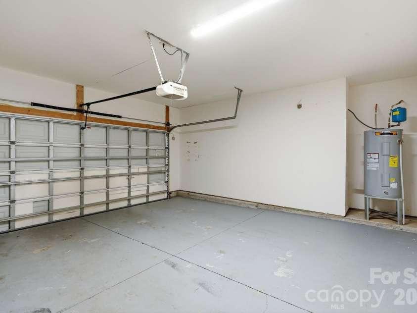9237 Seamill Road, Charlotte, NC 28278.  MLS# CAR4402343, YatesRealty ID 36882. 