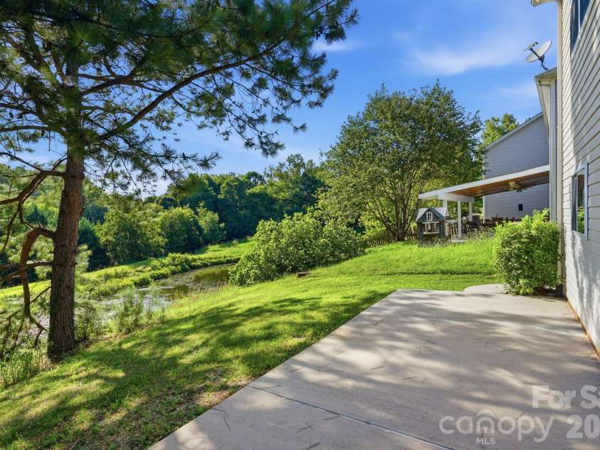 9237 Seamill Road, Charlotte, NC 28278.  MLS# CAR4402343, YatesRealty ID 36882. 