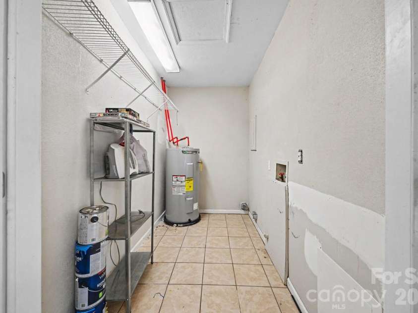 6200 Dwightware Boulevard, Charlotte, NC 28227.  MLS# CAR4403876, YatesRealty ID 36883. Laundry/pantry/utility room