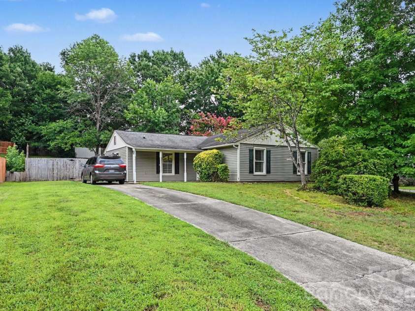 6200 Dwightware Boulevard, Charlotte, NC 28227.  MLS# CAR4403876, YatesRealty ID 36883. Long driveway can accommodate three vehicles in tandem