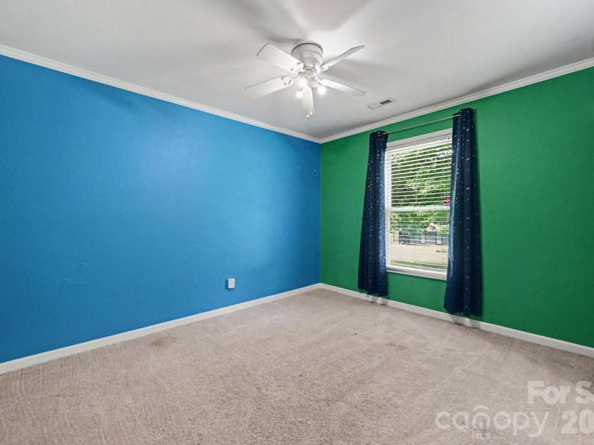 6200 Dwightware Boulevard, Charlotte, NC 28227.  MLS# CAR4403876, YatesRealty ID 36883. Secondary bedroom has blinds and ceiling fan and large closet