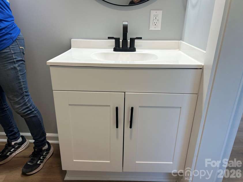 1150 Radcliff Road, Chester, SC 29706.  MLS# CAR4401504, YatesRealty ID 36885. PRIMARY VANITY IN BAT DOWN