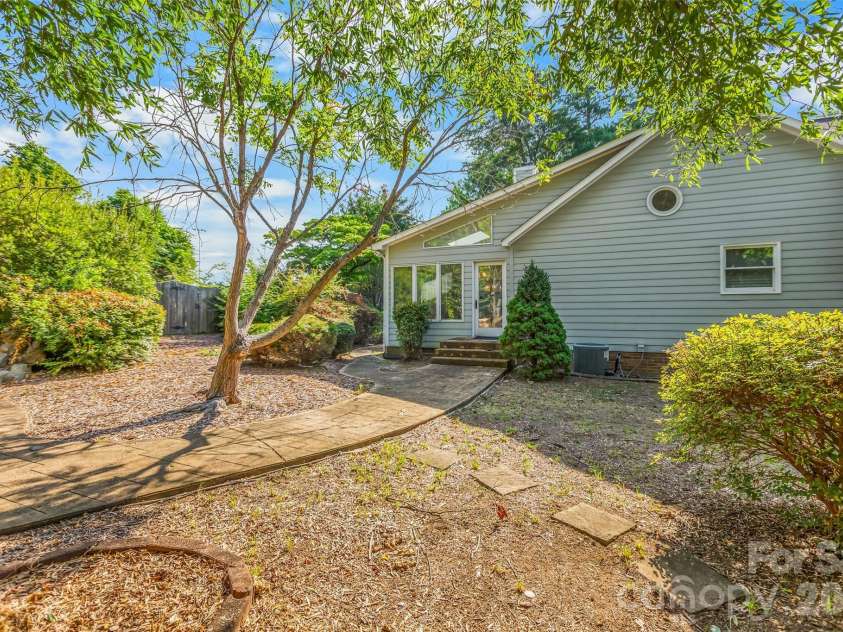 4126 Carroll Ridge Court, High Point, NC 27265.  MLS# CAR4403857, YatesRealty ID 36886. 