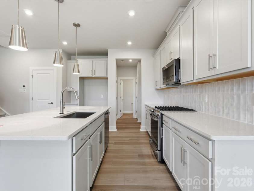 321 Ardmore Drive, Belmont, NC 28012.  MLS# CAR4404209, YatesRealty ID 36887. Kitchen with gas range