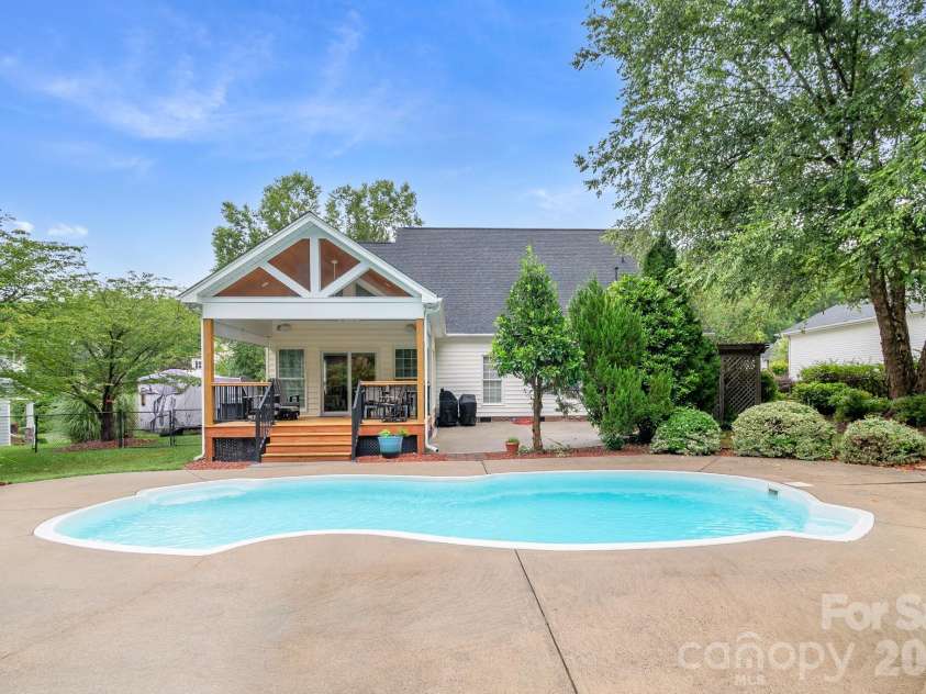 209 SouthFork Lane, Belmont, NC 28012.  MLS# CAR4404207, YatesRealty ID 36888. 