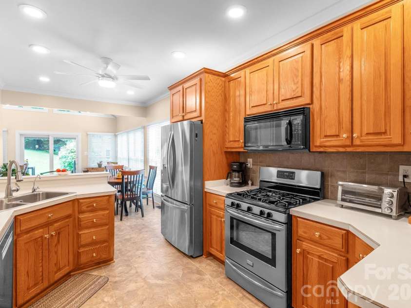 209 SouthFork Lane, Belmont, NC 28012.  MLS# CAR4404207, YatesRealty ID 36888. 