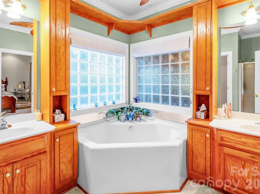 209 SouthFork Lane, Belmont, NC 28012.  MLS# CAR4404207, YatesRealty ID 36888. 