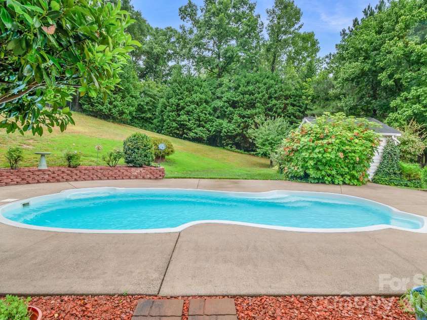 209 SouthFork Lane, Belmont, NC 28012.  MLS# CAR4404207, YatesRealty ID 36888. 