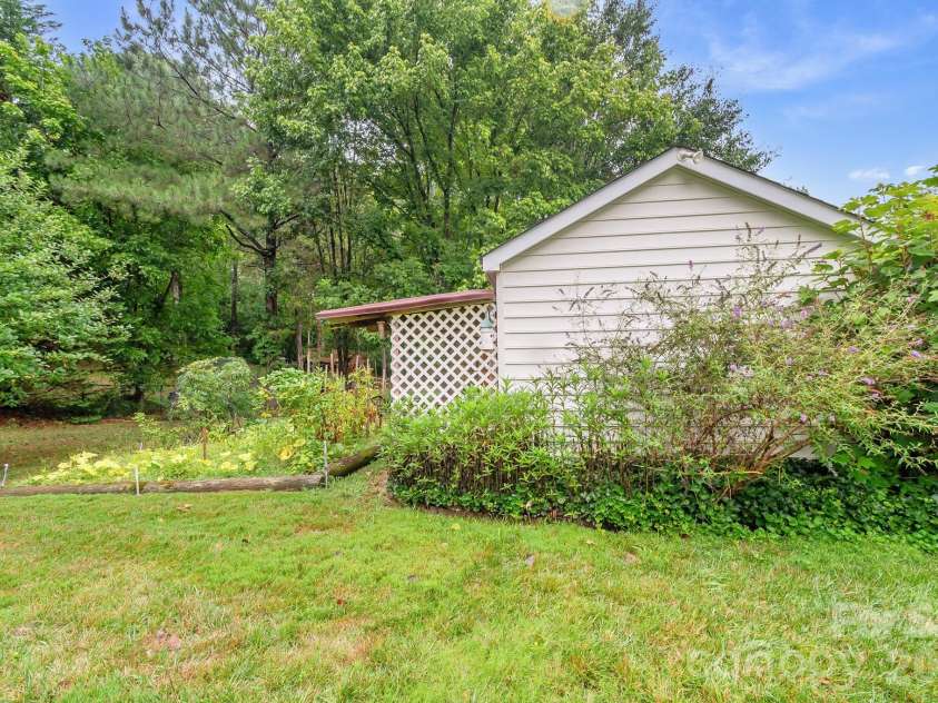 209 SouthFork Lane, Belmont, NC 28012.  MLS# CAR4404207, YatesRealty ID 36888. 