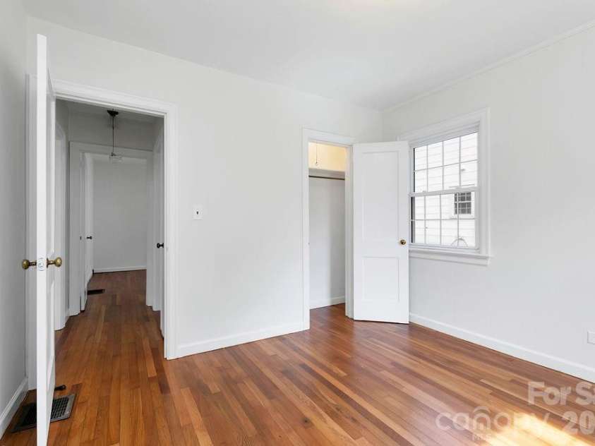 105 Parkview Drive, Brevard, NC 28712.  MLS# CAR4404177, YatesRealty ID 36889. 