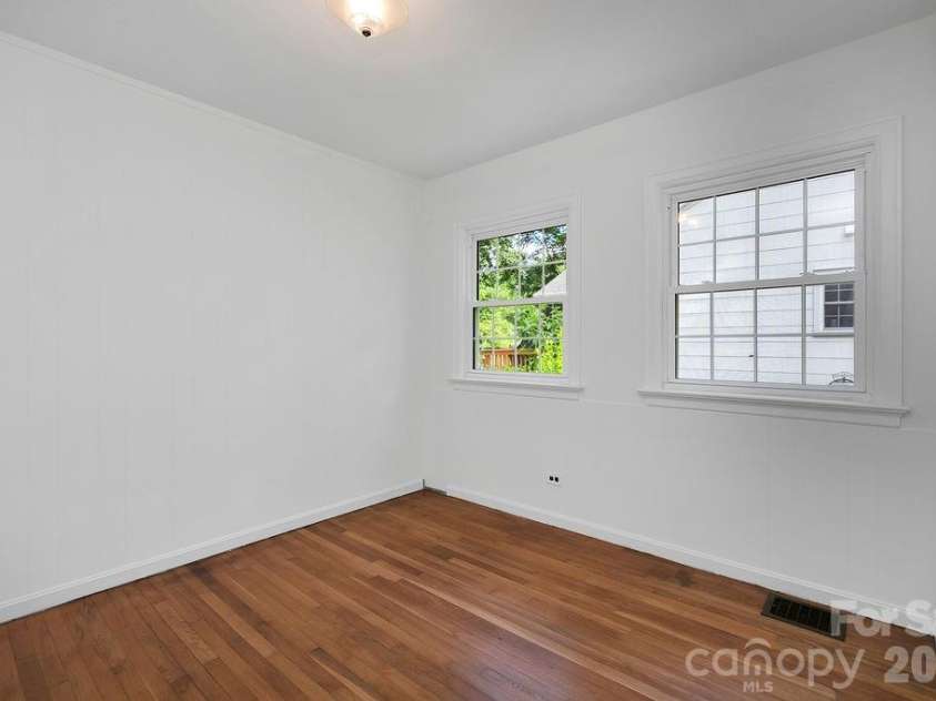 105 Parkview Drive, Brevard, NC 28712.  MLS# CAR4404177, YatesRealty ID 36889. 