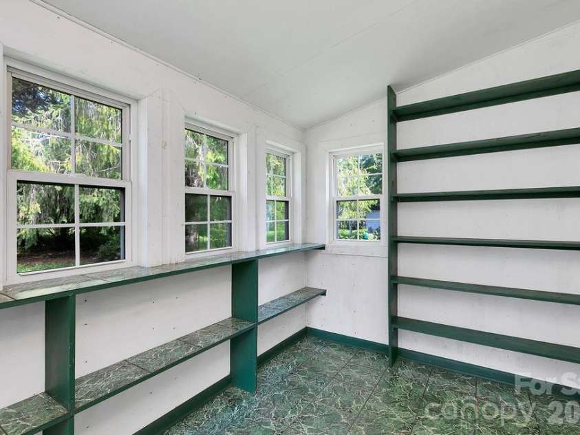 105 Parkview Drive, Brevard, NC 28712.  MLS# CAR4404177, YatesRealty ID 36889. 