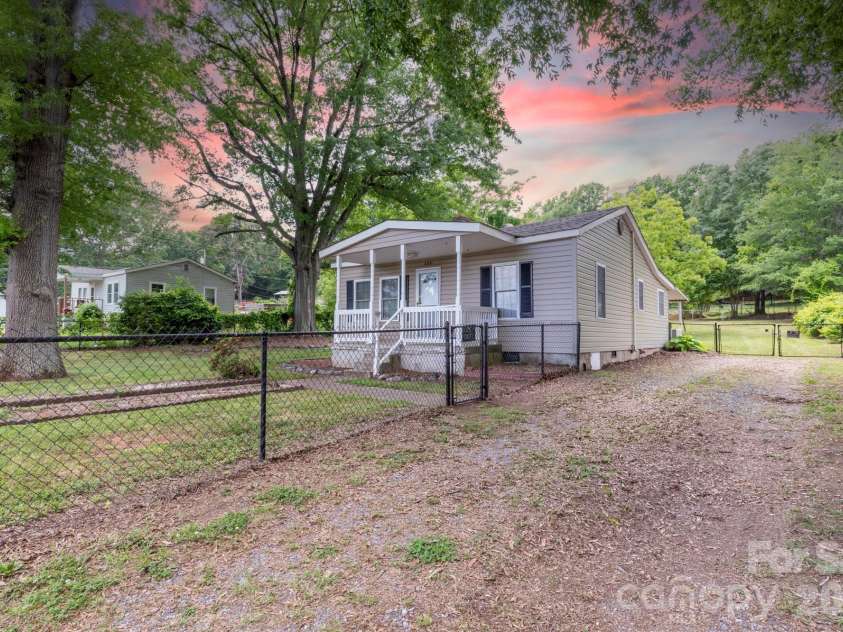 205 Stowe Acres Road, Kings Mountain, NC 28086.  MLS# CAR4343442, YatesRealty ID 3689. 