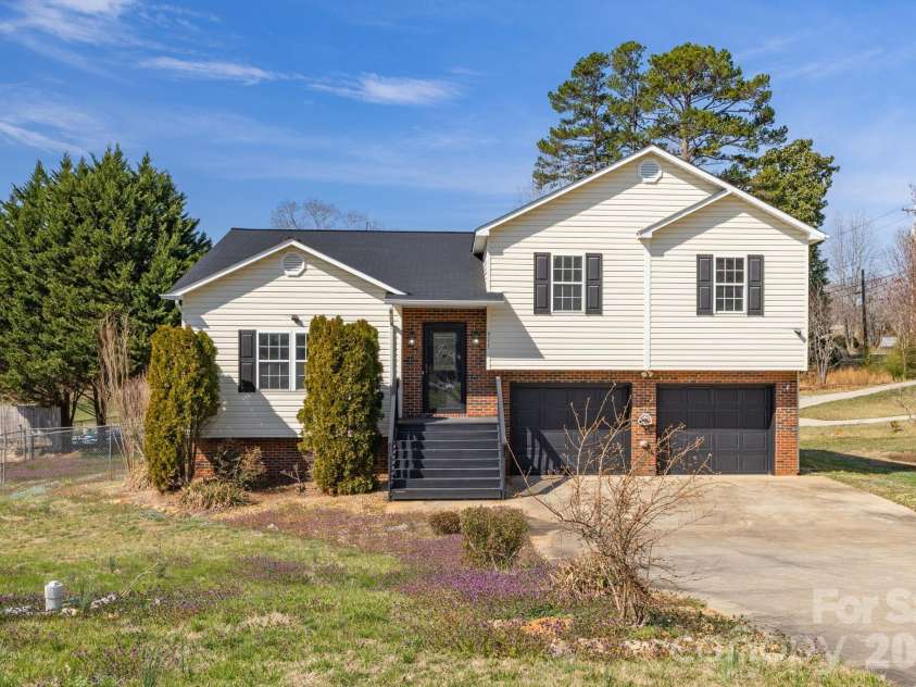 311 Meadow Drive, Morganton, NC 28655.  MLS# CAR4314467, YatesRealty ID 3689. 