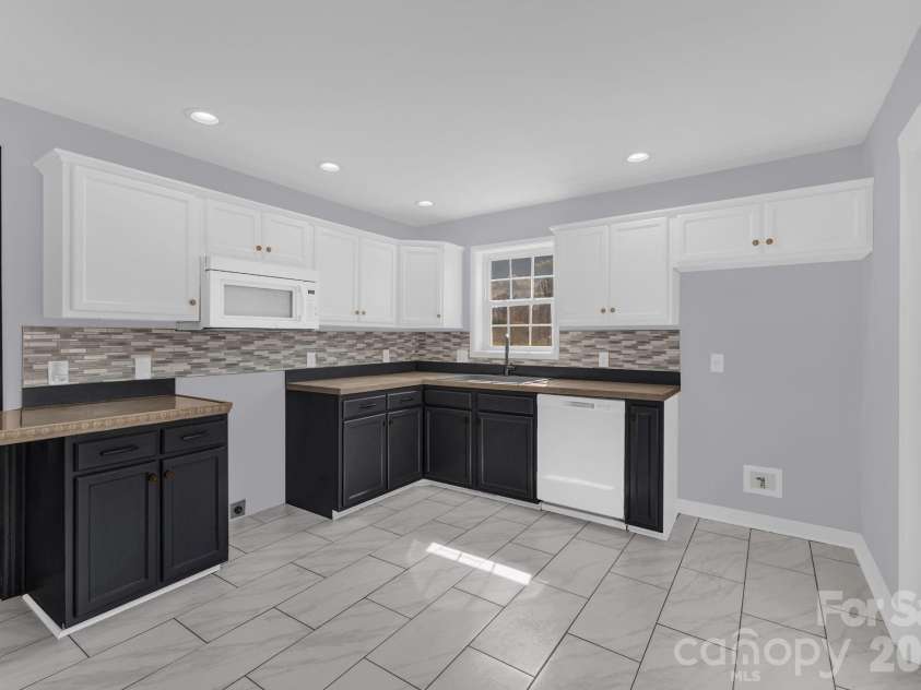311 Meadow Drive, Morganton, NC 28655.  MLS# CAR4314467, YatesRealty ID 3689. 