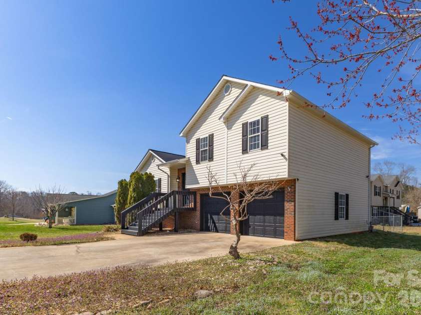 311 Meadow Drive, Morganton, NC 28655.  MLS# CAR4314467, YatesRealty ID 3689. 