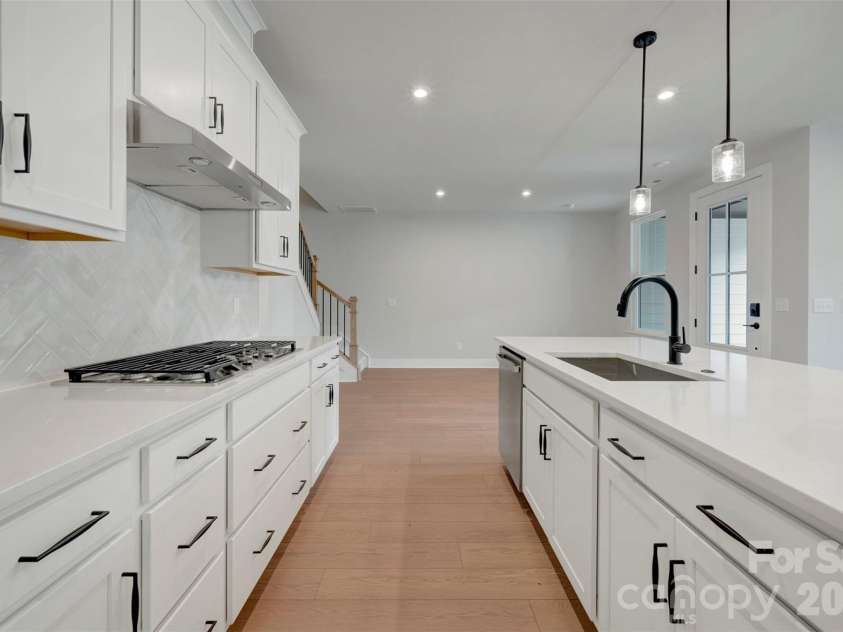 314 Ardmore Drive, Belmont, NC 28012.  MLS# CAR4404249, YatesRealty ID 36893. Gas cooktop