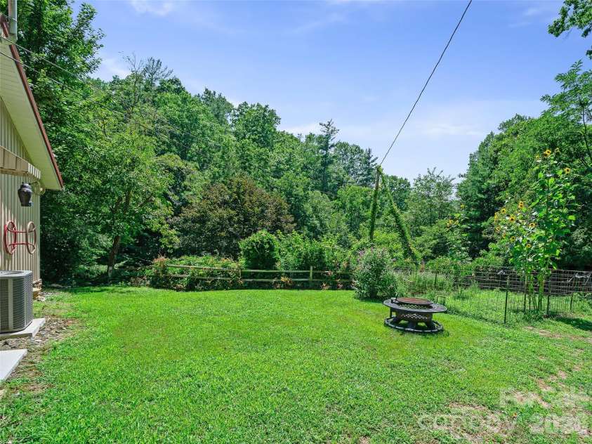 1065 Upper Pig Pen Road, Green Mountain, NC 28740.  MLS# CAR4400545, YatesRealty ID 36895. 