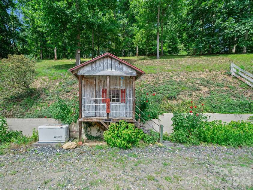 1065 Upper Pig Pen Road, Green Mountain, NC 28740.  MLS# CAR4400545, YatesRealty ID 36895. 