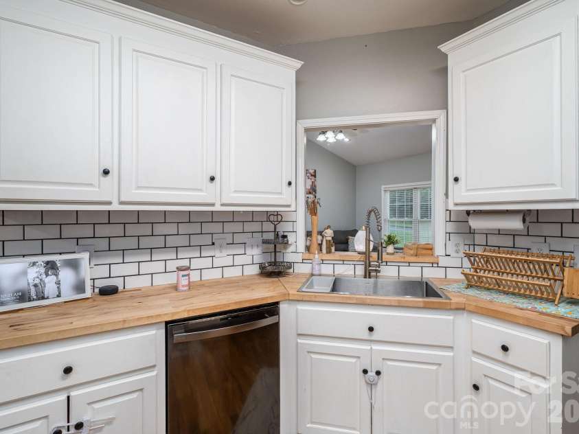 142 Azalea Drive, Connelly Springs, NC 28612.  MLS# CAR4404282, YatesRealty ID 36899. 