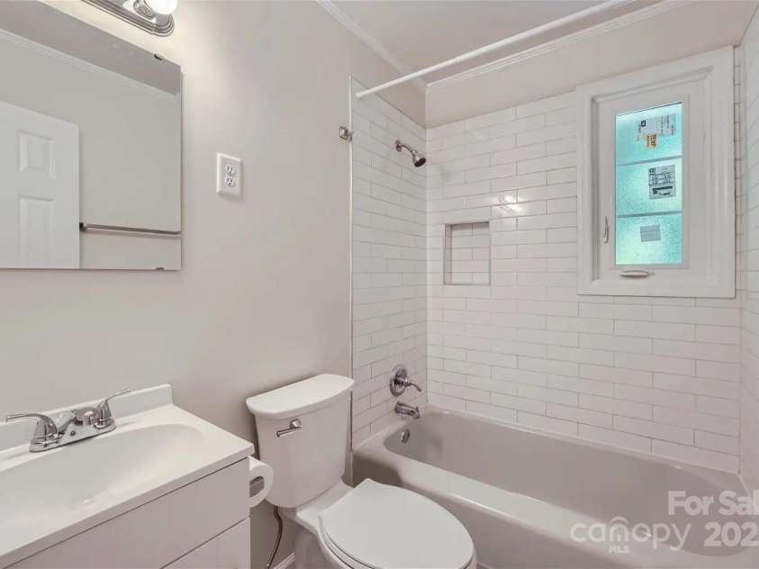 3210 Marlborough Road, Charlotte, NC 28208.  MLS# CAR4322813, YatesRealty ID 369. Bathroom