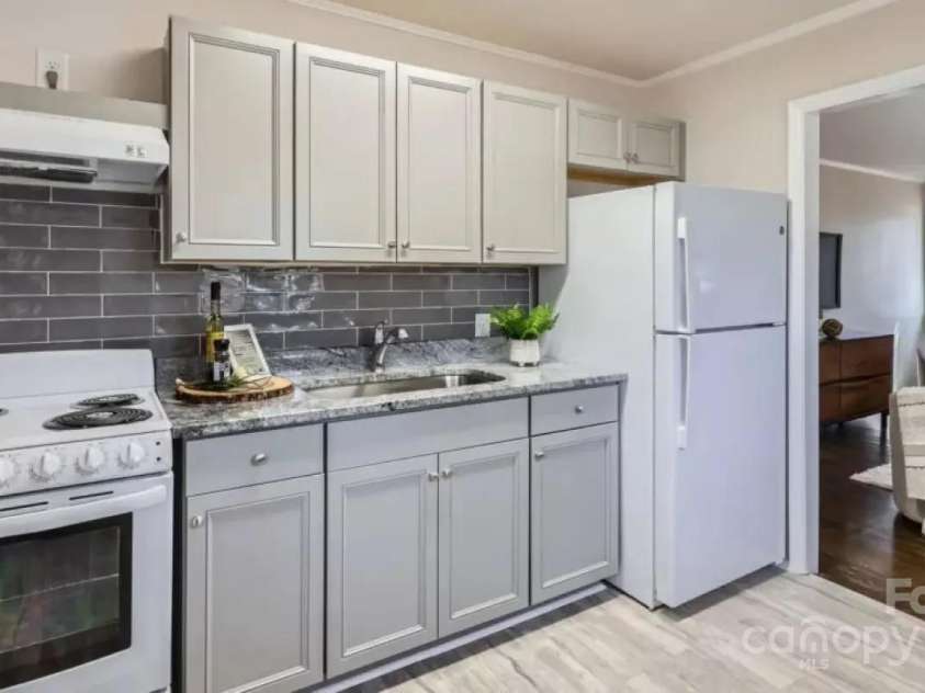 3210 Marlborough Road, Charlotte, NC 28208.  MLS# CAR4322813, YatesRealty ID 369. Kitchen