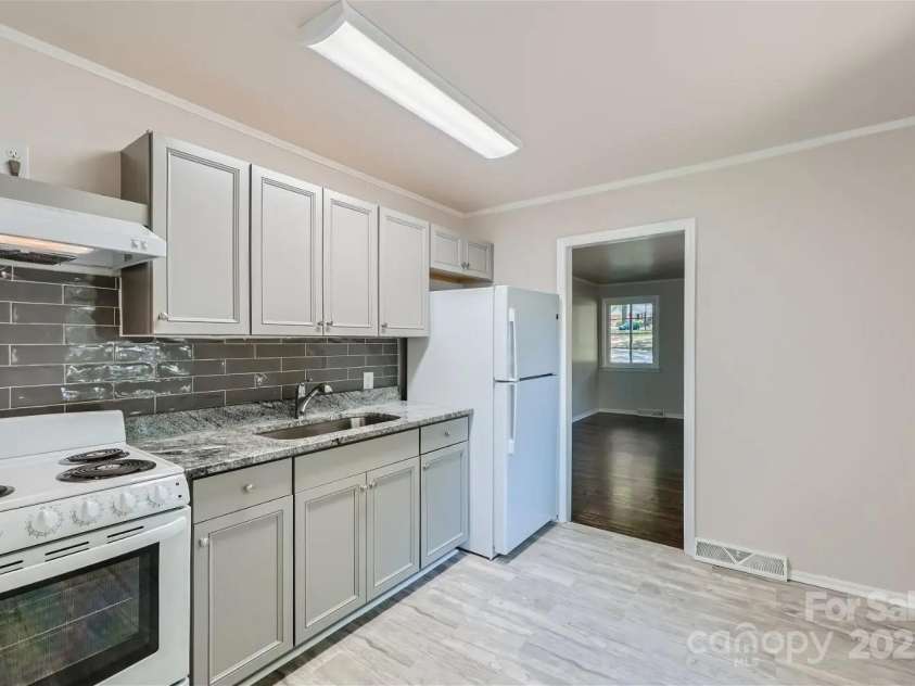3210 Marlborough Road, Charlotte, NC 28208.  MLS# CAR4322813, YatesRealty ID 369. Kitchen