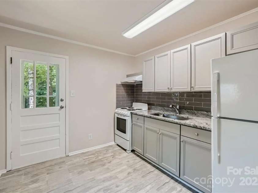 3210 Marlborough Road, Charlotte, NC 28208.  MLS# CAR4322813, YatesRealty ID 369. Kitchen