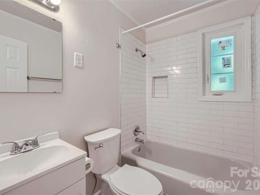 3210 Marlborough Road, Charlotte, NC 28208.  MLS# CAR4401855, YatesRealty ID 369. Full Bath