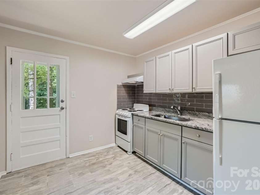 3210 Marlborough Road, Charlotte, NC 28208.  MLS# CAR4401855, YatesRealty ID 369. Kitchen