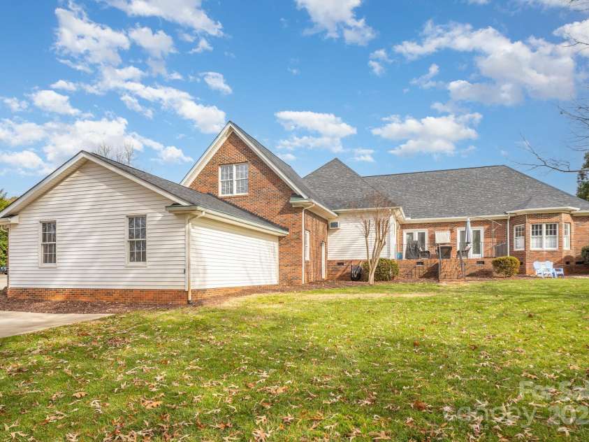 180 Sink Farm Road, Mooresville, NC 28115.  MLS# CAR4206484, YatesRealty ID 3690. 