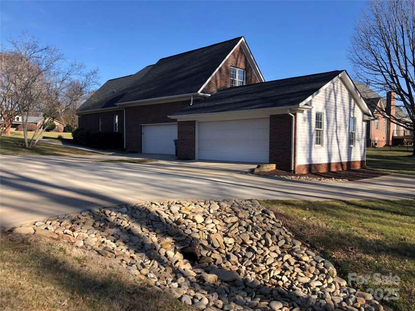 180 Sink Farm Road, Mooresville, NC 28115.  MLS# CAR4206484, YatesRealty ID 3690. 