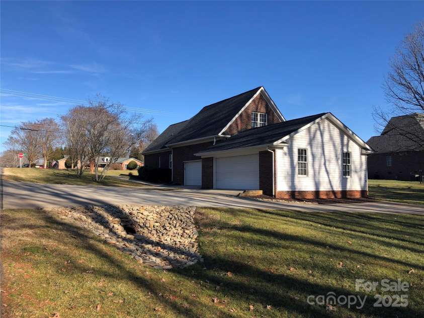 180 Sink Farm Road, Mooresville, NC 28115.  MLS# CAR4206484, YatesRealty ID 3690. 