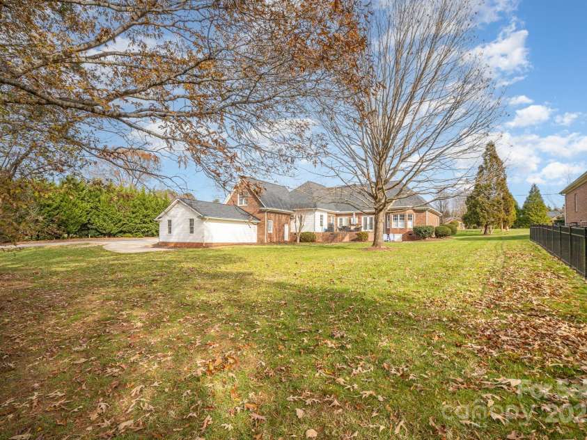 180 Sink Farm Road, Mooresville, NC 28115.  MLS# CAR4206484, YatesRealty ID 3690. 
