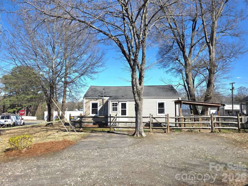 601 Linwood Road, Gastonia, NC 28052.  MLS# CAR4355234, YatesRealty ID 3690. 