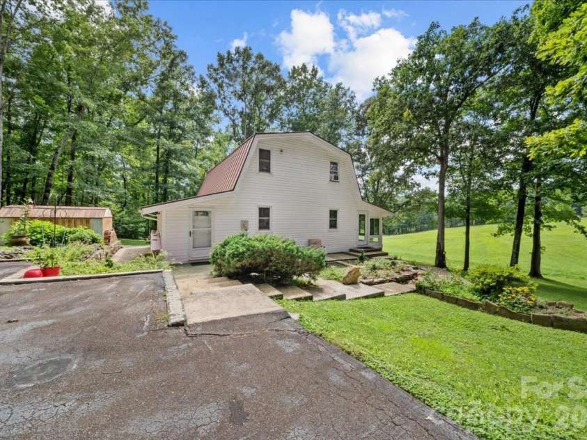 371 Patton Valley Drive, Nebo, NC 28761.  MLS# CAR4404265, YatesRealty ID 36900. 