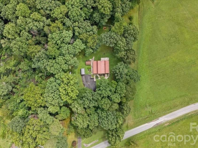 371 Patton Valley Drive, Nebo, NC 28761.  MLS# CAR4404265, YatesRealty ID 36900. 