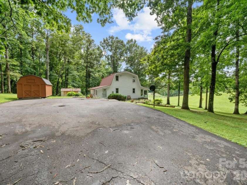 371 Patton Valley Drive, Nebo, NC 28761.  MLS# CAR4404265, YatesRealty ID 36900. 