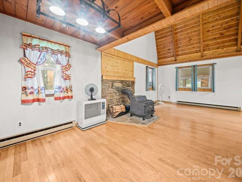 371 Patton Valley Drive, Nebo, NC 28761.  MLS# CAR4404265, YatesRealty ID 36900. 