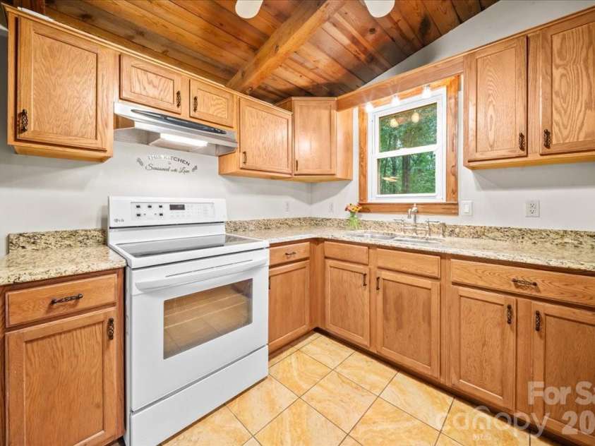 371 Patton Valley Drive, Nebo, NC 28761.  MLS# CAR4404265, YatesRealty ID 36900. 