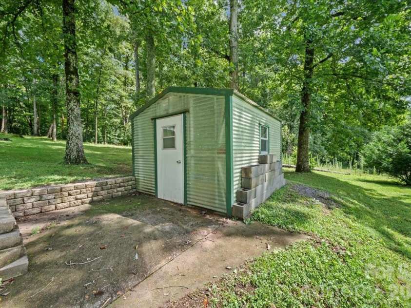 371 Patton Valley Drive, Nebo, NC 28761.  MLS# CAR4404265, YatesRealty ID 36900. 