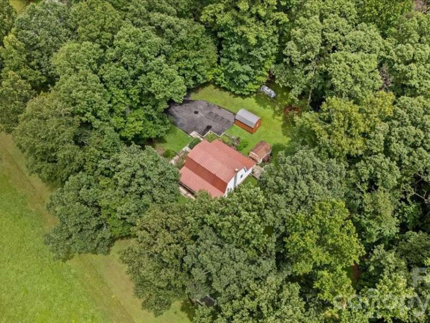 371 Patton Valley Drive, Nebo, NC 28761.  MLS# CAR4404265, YatesRealty ID 36900. 