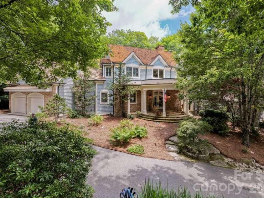 17 Sunset Trace, Highlands, NC 28741.  MLS# CAR4403993, YatesRealty ID 36901. 