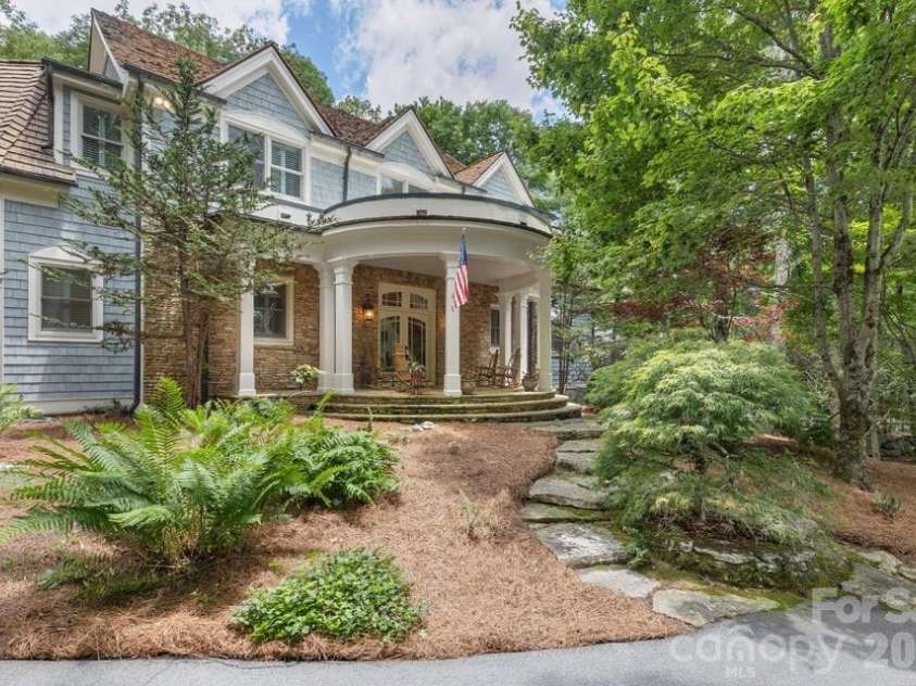 17 Sunset Trace, Highlands, NC 28741.  MLS# CAR4403993, YatesRealty ID 36901. 