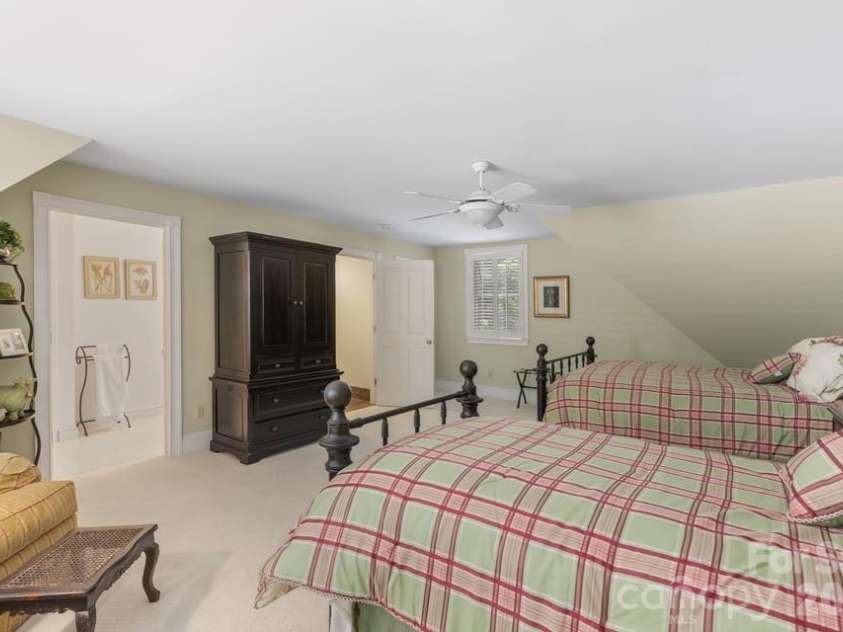 17 Sunset Trace, Highlands, NC 28741.  MLS# CAR4403993, YatesRealty ID 36901. Ensuite Guest Room 1