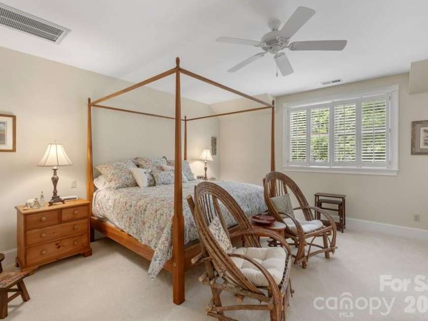 17 Sunset Trace, Highlands, NC 28741.  MLS# CAR4403993, YatesRealty ID 36901. Ensuite Guest Room 2