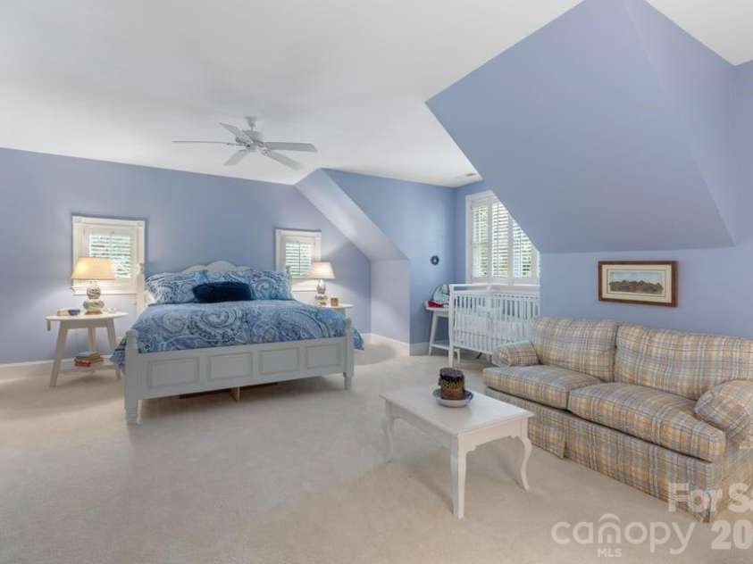 17 Sunset Trace, Highlands, NC 28741.  MLS# CAR4403993, YatesRealty ID 36901. Ensuite Guest Room 3