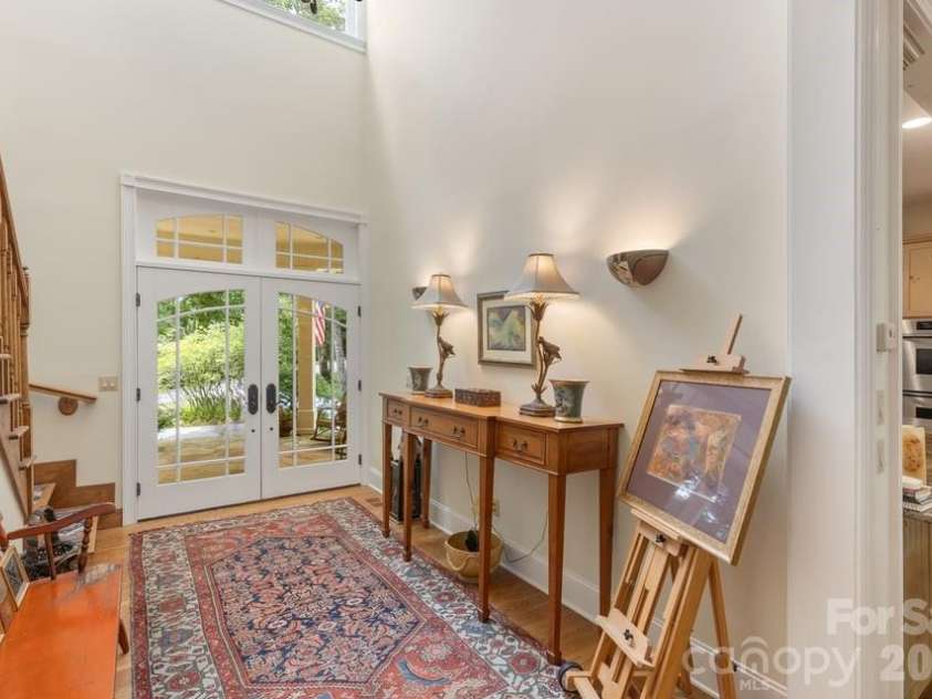 17 Sunset Trace, Highlands, NC 28741.  MLS# CAR4403993, YatesRealty ID 36901. Foyer